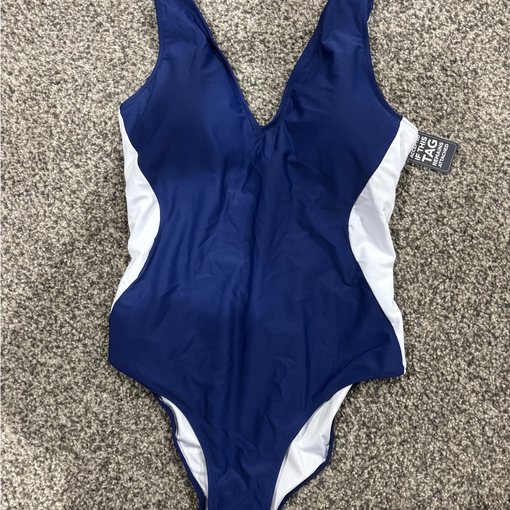 NWT XL Women’s One-Pc Swimsuit